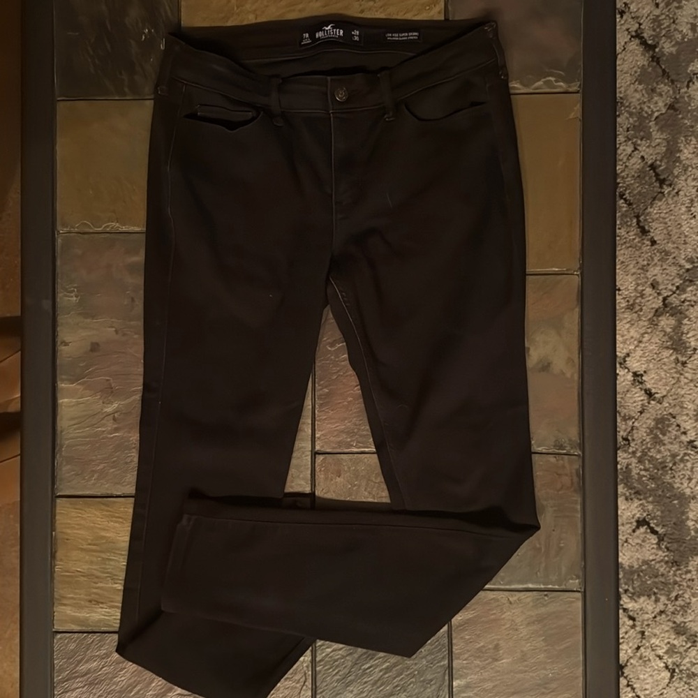 HOLLISTER Women’s Jeans…Size 7R